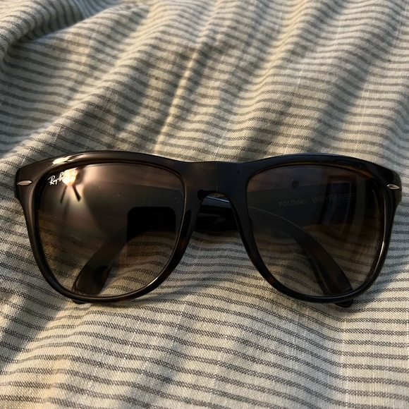 Ray Ban RB 4195 Folding Wayfarers. - Picture 1 of 9